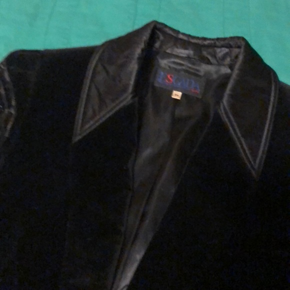 ESCADA GORGEOUS VELVET JEWELED BLAZER - Picture 4 of 8
